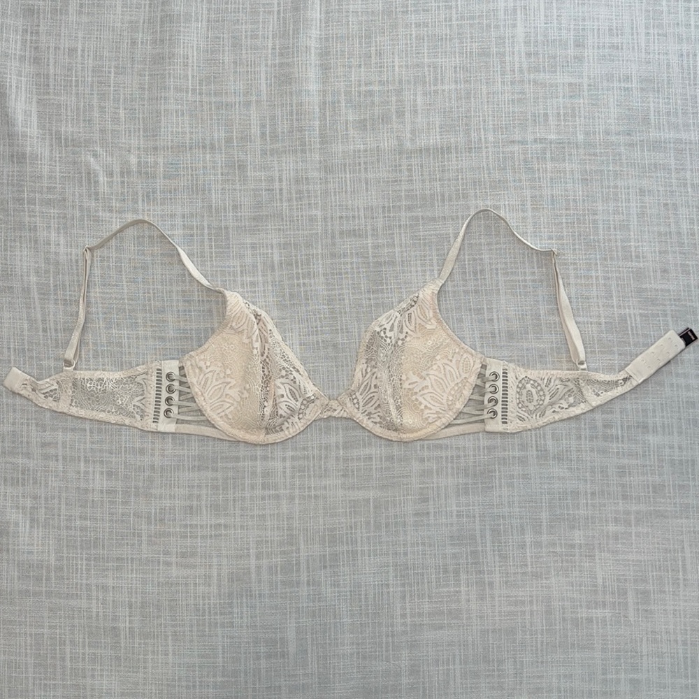 Victoria’s Secret Blush/Cream Lace 34C Bra